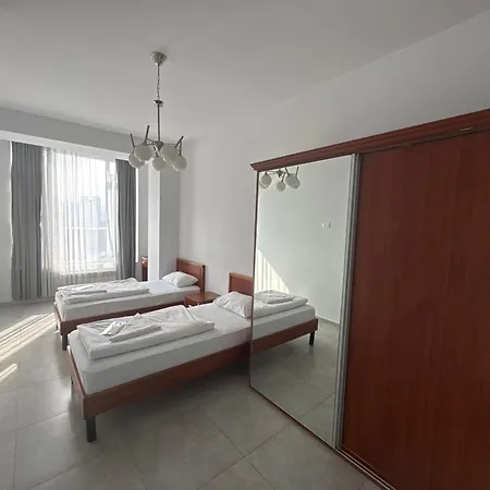 Modern 2-Bedroom Stay In Central Yerevan Exterior photo