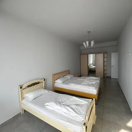 Modern 2-Bedroom Stay In Central Yerevan Exterior photo