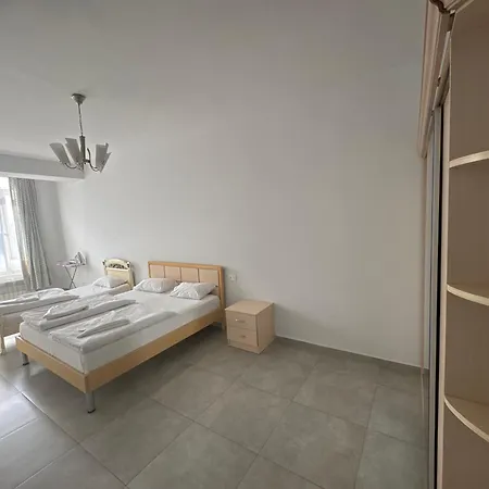 Modern 2-Bedroom Stay In Central Yerevan Exterior photo